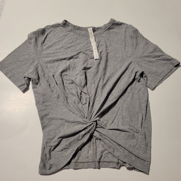 Lululemon athletica Cresent T-shirt size 4. - Picture 3 of 8